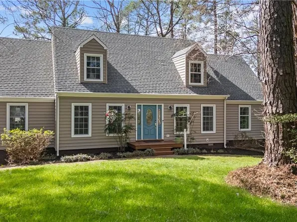 102 Kay Ct, Carrollton, VA 23314