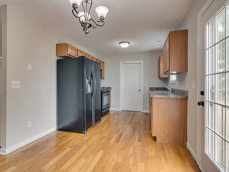 4910 Court Dr — Photo 11