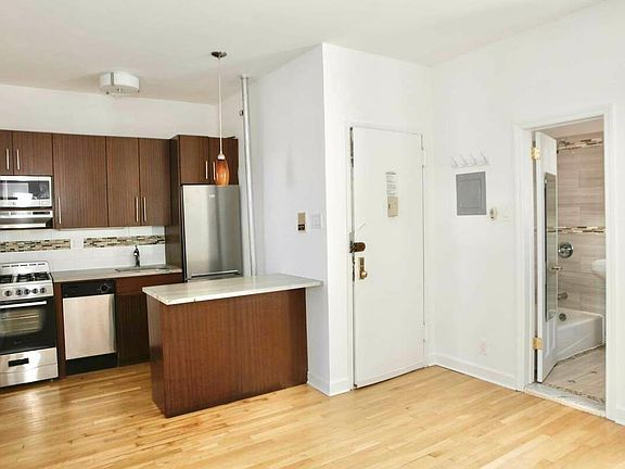 3rd image of 354 22nd St APT 5