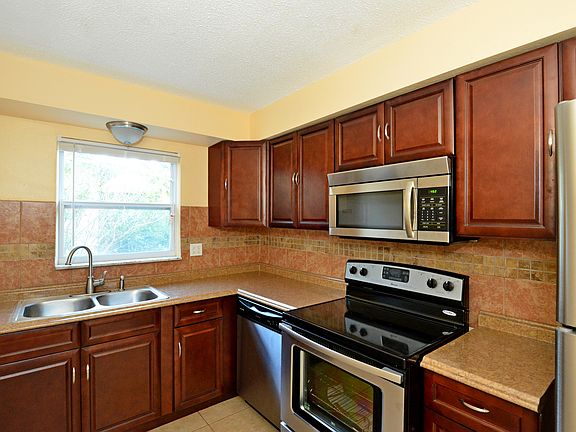 2nd image of 2828 Saint John Dr