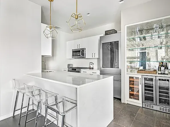 184 Kent Avenue image 3 of 7