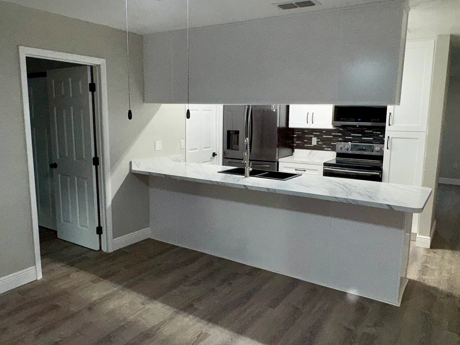 3 bed, 1370 sqft, $2,400 — Photo 2