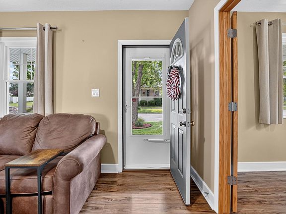 3rd image of 608 S Dewitt St