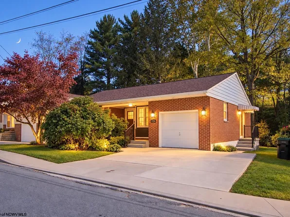 526 Stout St, Bridgeport, WV 26330