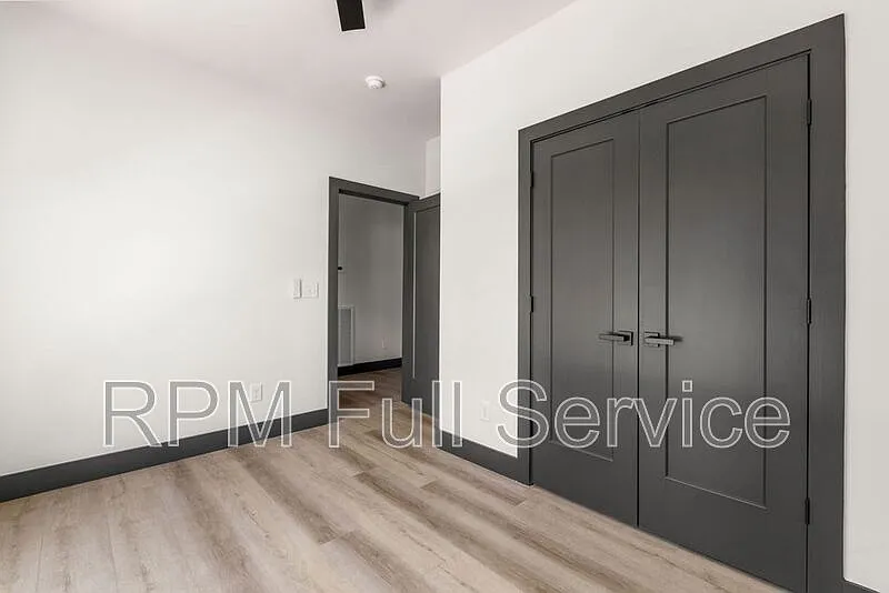 3 bed, 3.0 bath, 1398 sqft, $2,399 — Photo 3