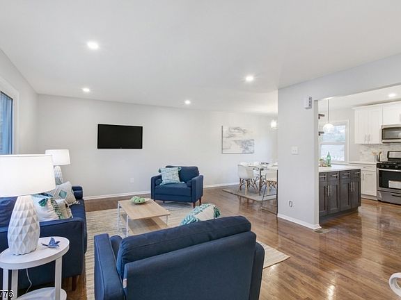 5th image of 30 Conforti Ave