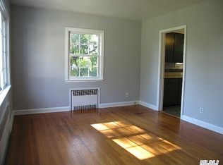 4 May St, Huntington Station, NY 11746