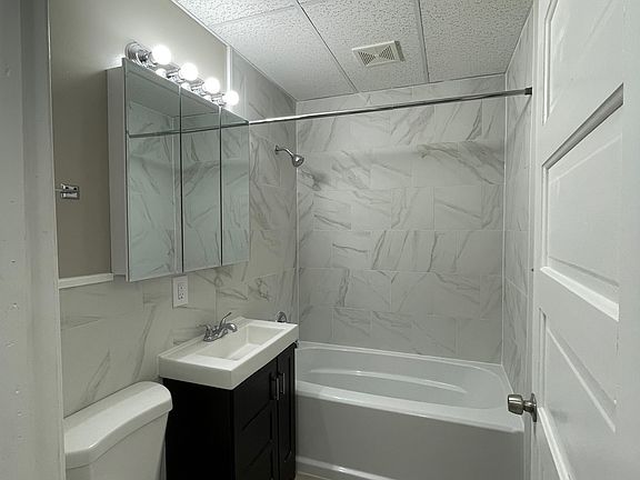 3rd image of 521 9th St #St1