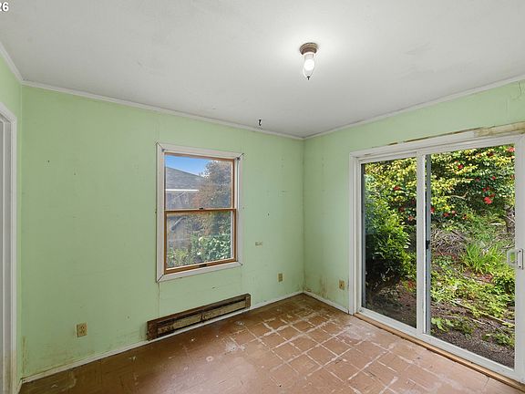 4th image of 1691 Grant St