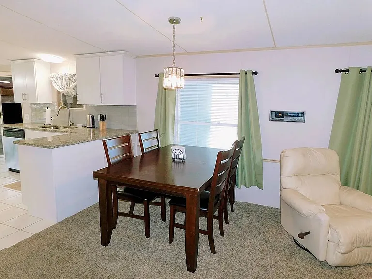 75 Hewlett Dr — Photo 5