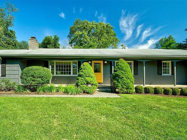 15 Wedgewood Drive, Woodbridge, CT 06525