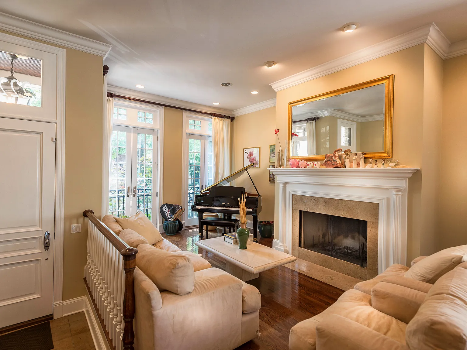 4 bed, 5200 sqft, $22,000 — Photo 4