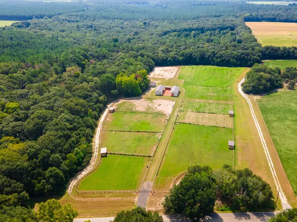 2122 New Holland Rd, Wagener, SC 29164
