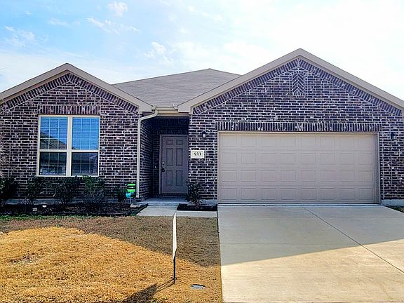 2nd image of 933 Ravenwood Ln