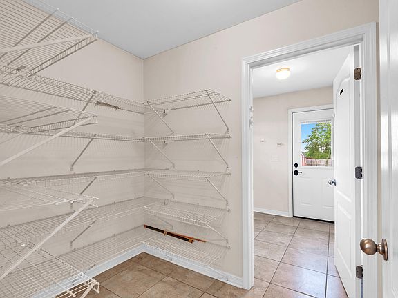 5th image of 2387 Barberee Dr