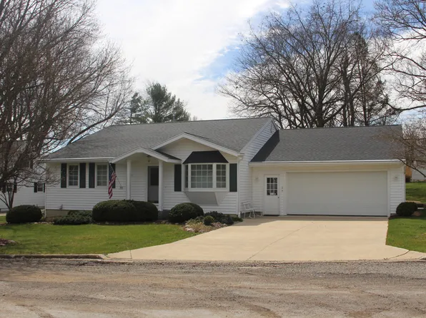 304 Scenic Dr, Hillsdale, MI 49242
