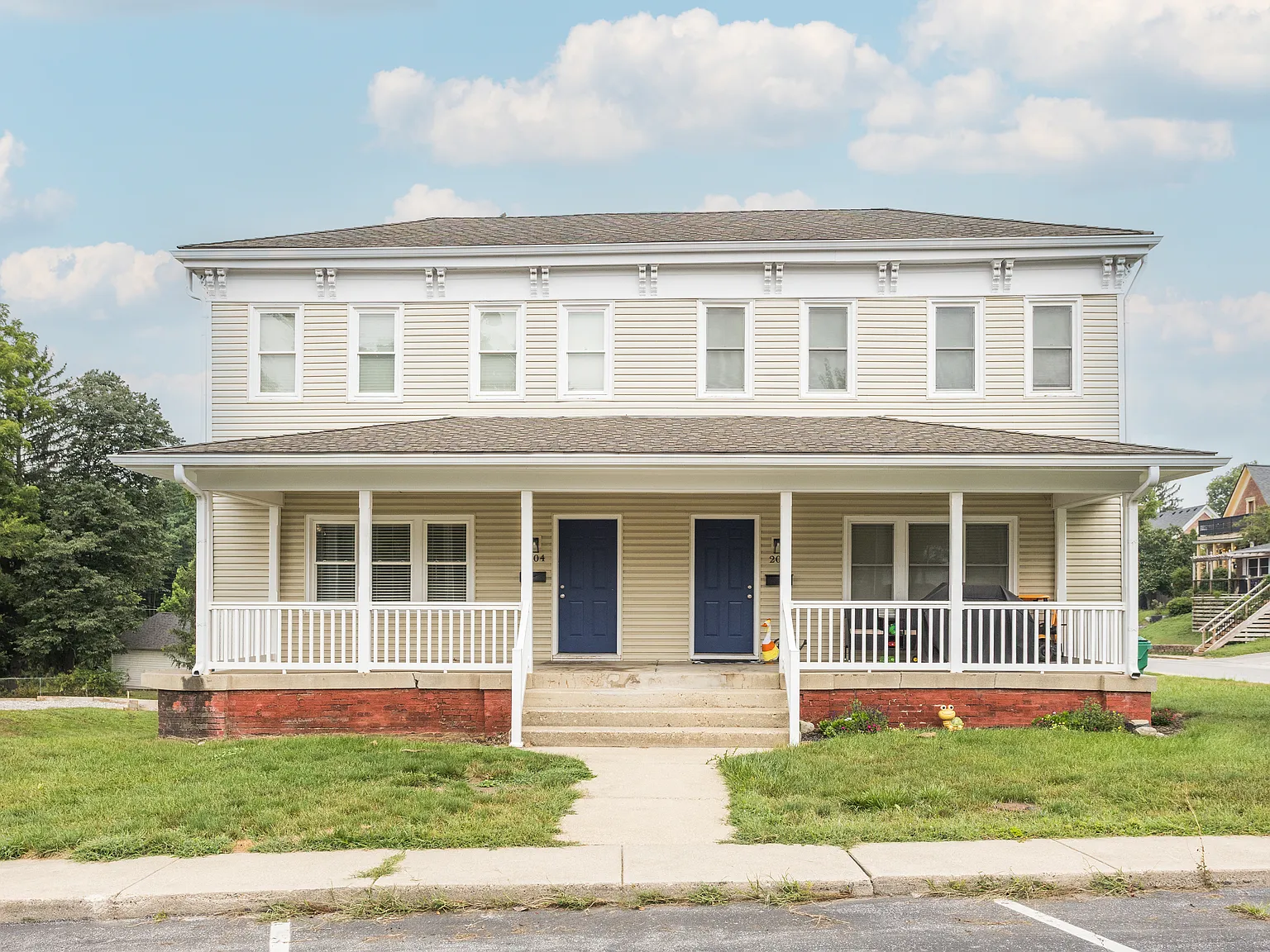2 bed, 1.5 bath, 1047 sqft, $1,400 — Photo 1