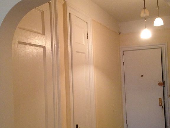 2nd image of 921 Washington Ave APT 4H