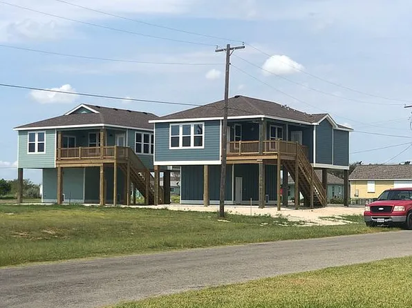 1502 S Church St, Rockport, TX 78382