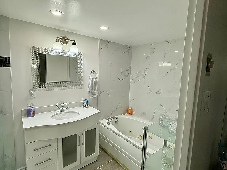 7825 Bayview Ave #309 — Photo 18