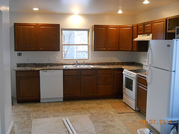 3rd image of 330 W Railroad Ave