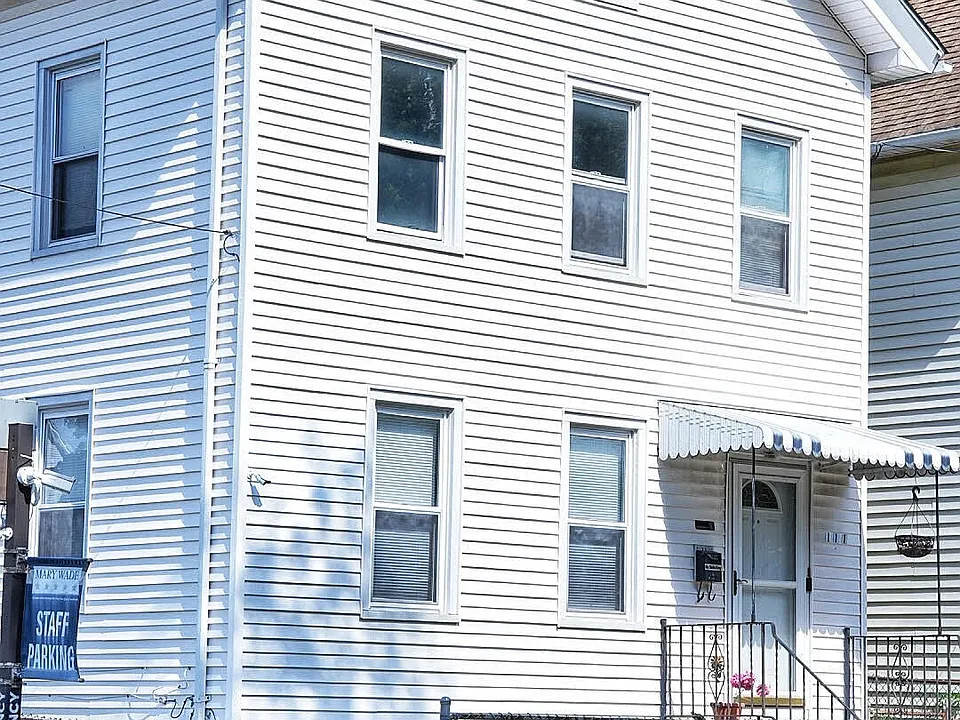 111 Pine St