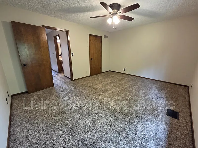 2335 Southwood Pl — Photo 8