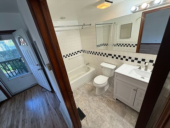 3rd image of 1620 S Union Ave #708W-17-1R