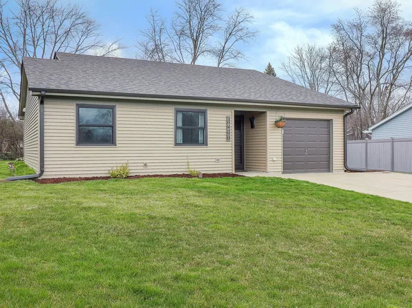 30W270 Dorchester Ct, Warrenville, IL 60555