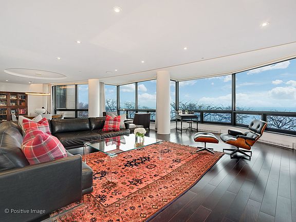 3rd image of 1418 N Lake Shore Dr APT 4
