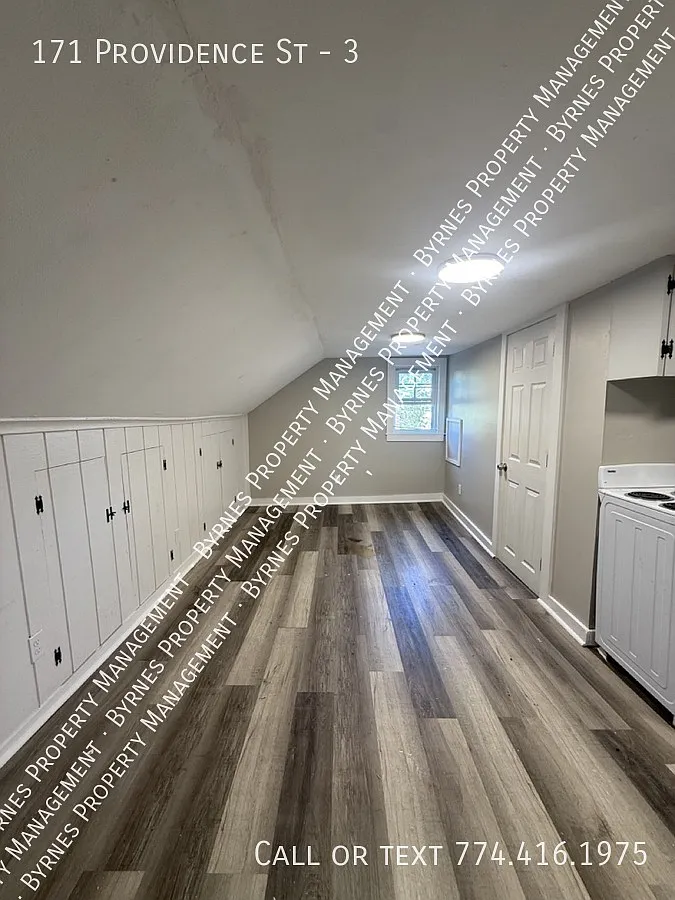 3 bed, $1,800 — Photo 2