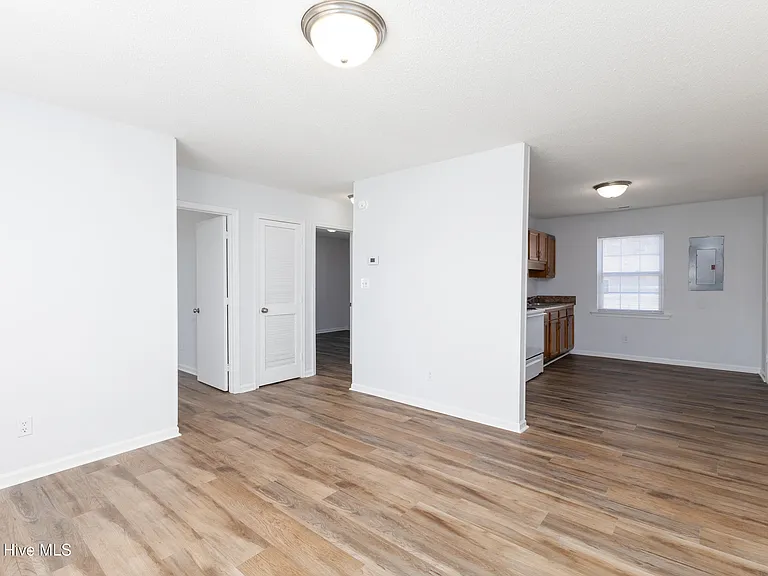 2322 Indian Dr #B7 — Photo 7