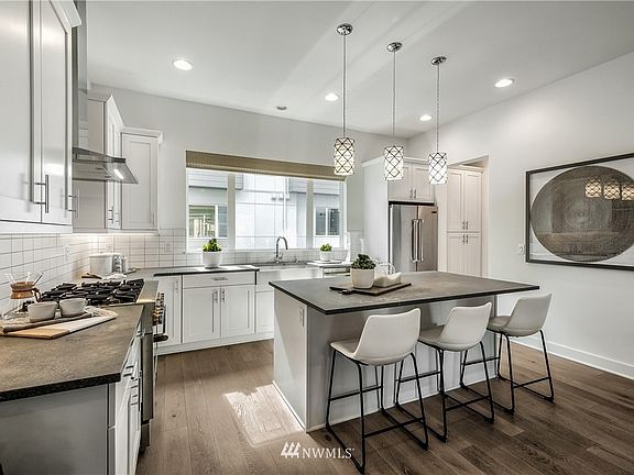 3rd image of 12462 NE 11th Ln