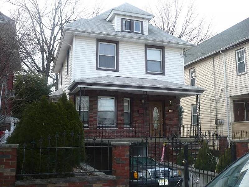 2nd image of 1050 Dewey Pl