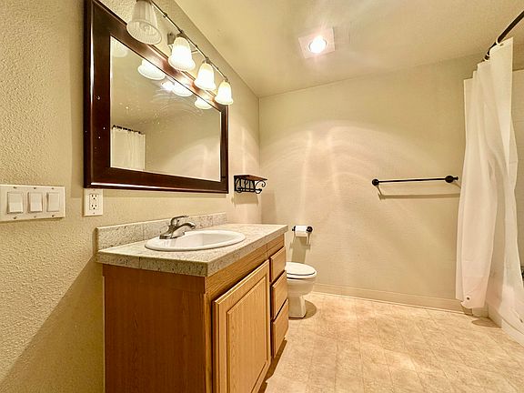 4th image of 10014 NE 127th Pl APT A102