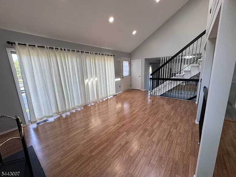 3811 Bloomingdale Dr — Photo 6