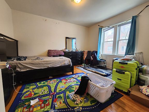 5th image of 3401 W Balmoral Ave APT 1