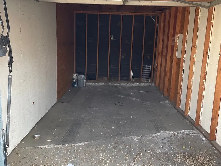 2557 Diamond St — Photo 11