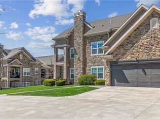 16005 Fontana St APT 220, Overland Park, KS 66085