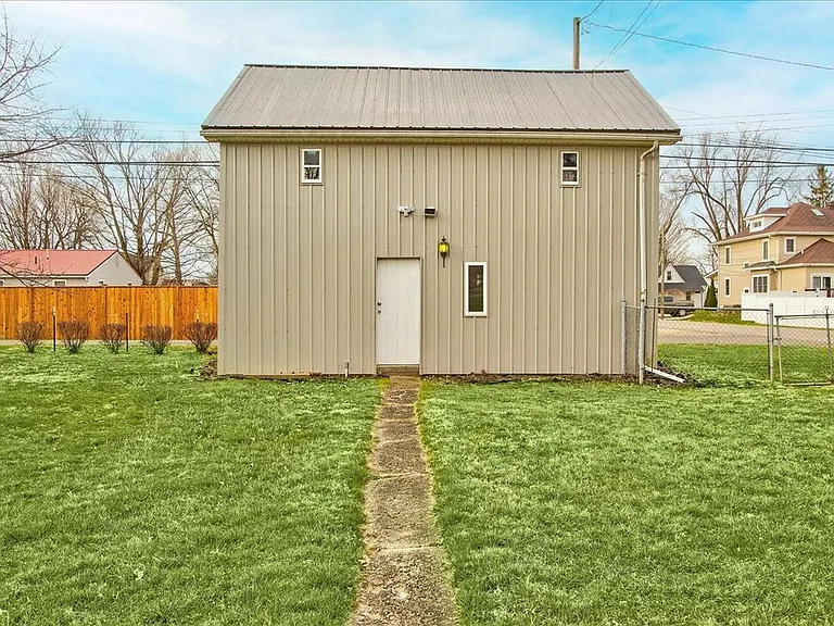 301 E Columbus St — Photo 28