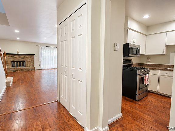 4th image of 538 Tennyson