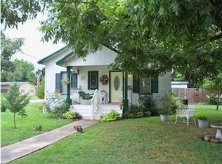 501 Wilkes St, Smithville, TX 78957
