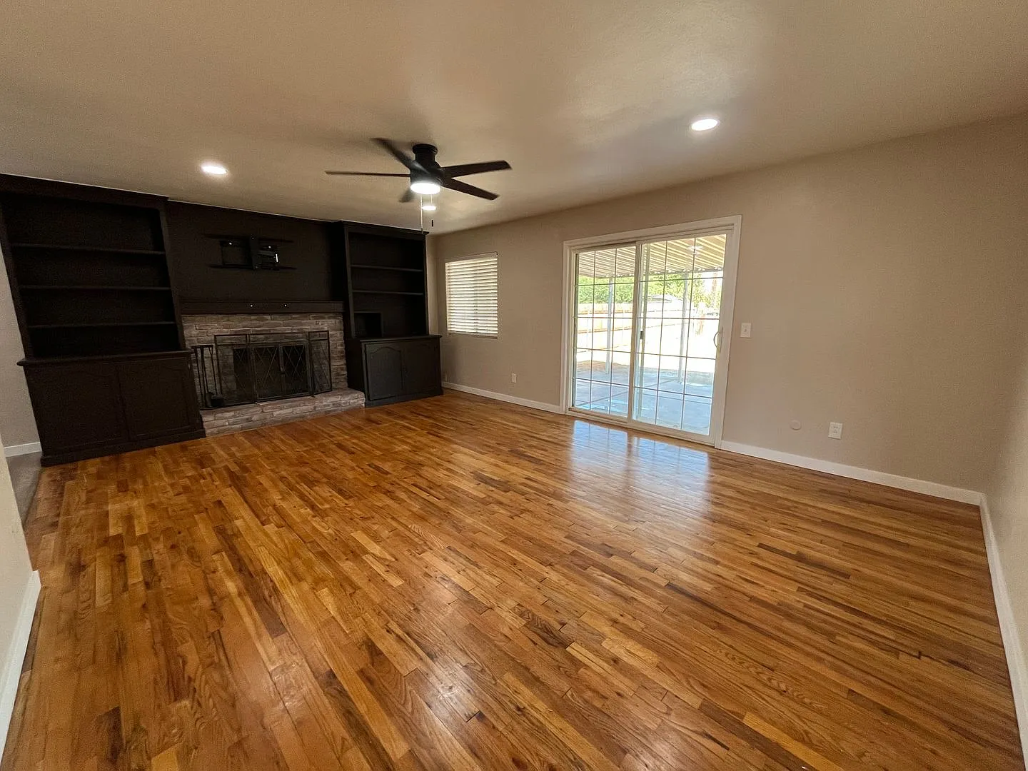 Beautiful Porterville Home! Available Now for Showing! — Photo 2