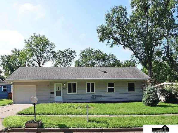 5725 Greenwood St, Lincoln, NE 68507