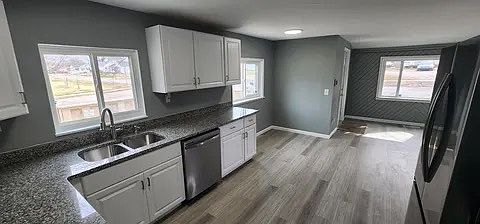 3rd image of 1098 W Scottwood Ave