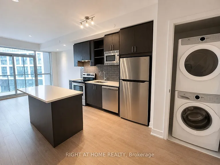 60 George Butchart Dr #513 — Photo 3