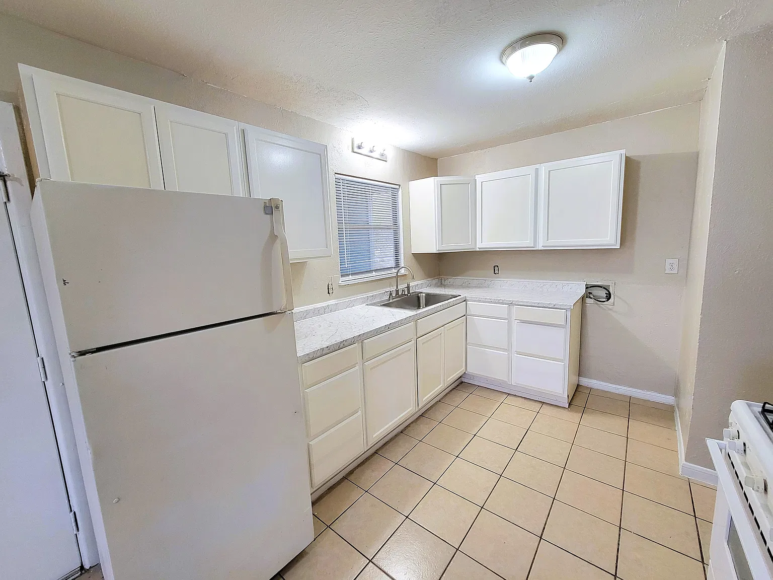 3 bed, 1008 sqft, $1,100 — Photo 4