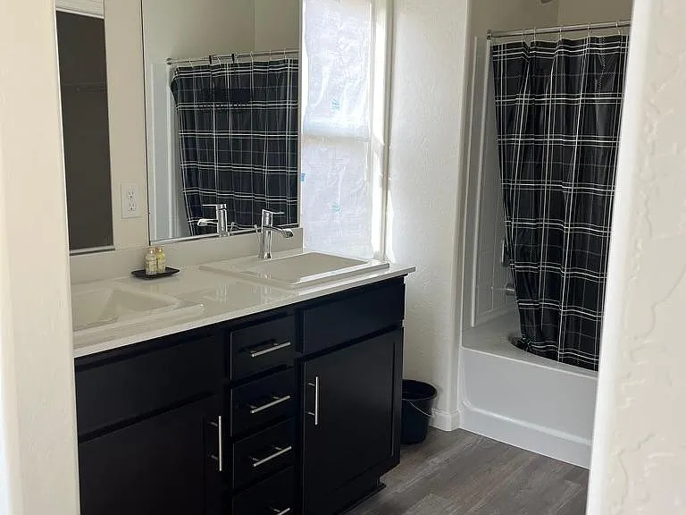 Master Bath - view 2