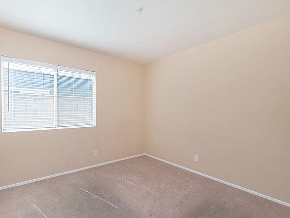 5th image of 501 Moorland St
