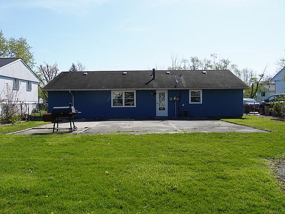 3rd image of 16 N Pine Ln